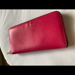 Kate Spade women’s ziparound wallet